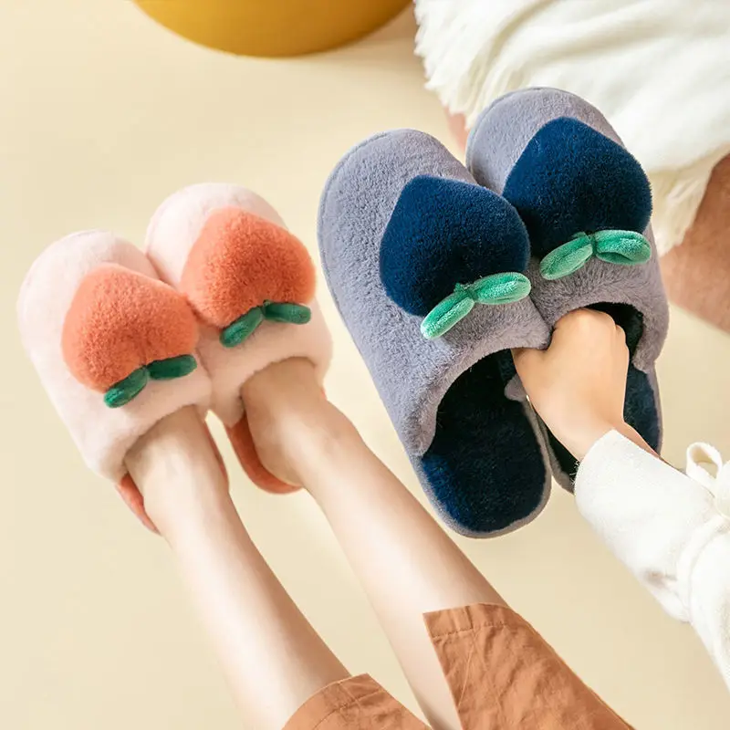 

2021 Winter Slippers for Home Peach Chinelos Women's Flip-Flops Cartoon Fur Winter Warm Non-Slip Floor Kawaii Shoes