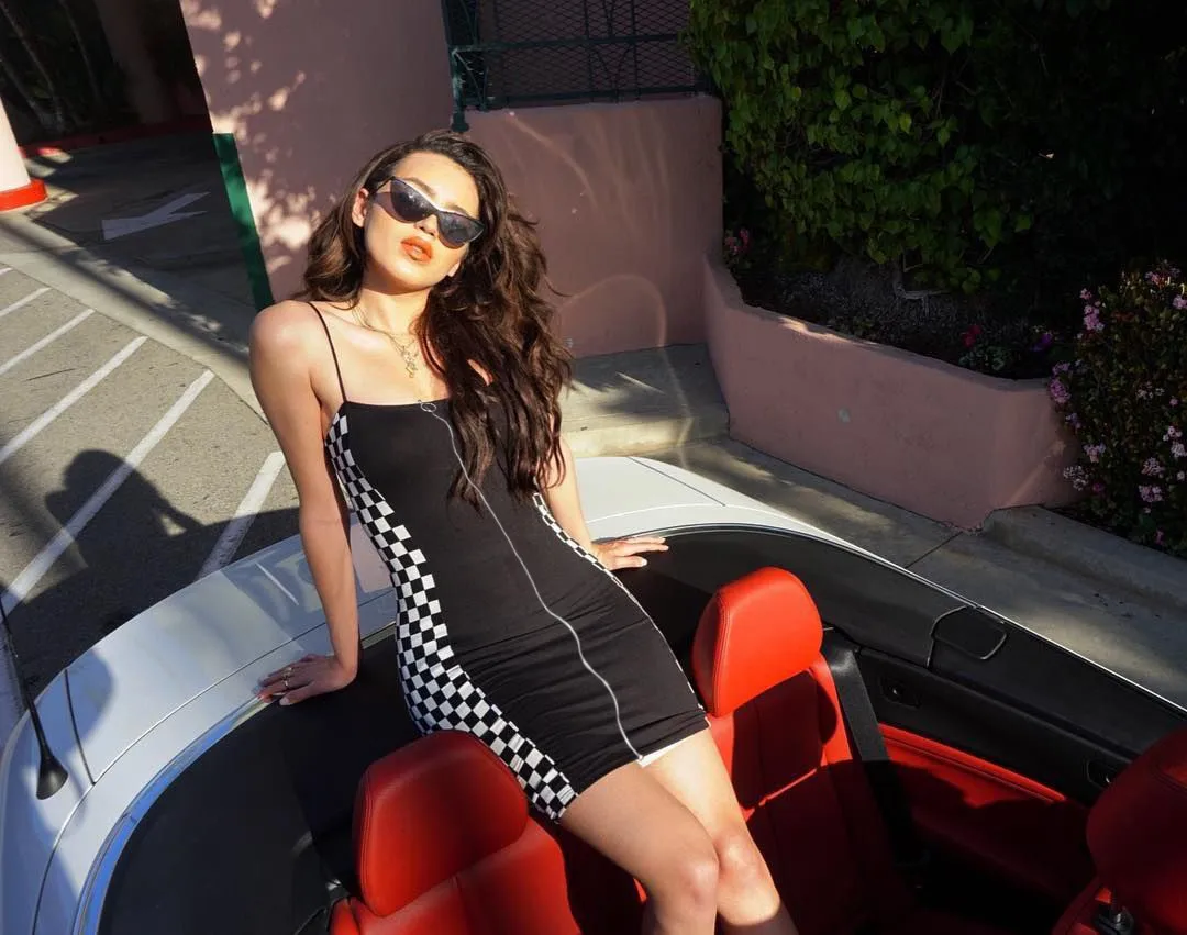 

Женское платье-миди на молнии спереди, без рукавов