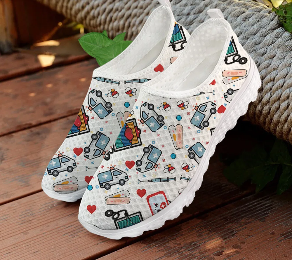 

Женские кроссовки INSTANTARTS, милые Мультяшные сетчатые сникерсы с мультяшным рисунком, для больниц, повседневная обувь на плоской подошве, лет...