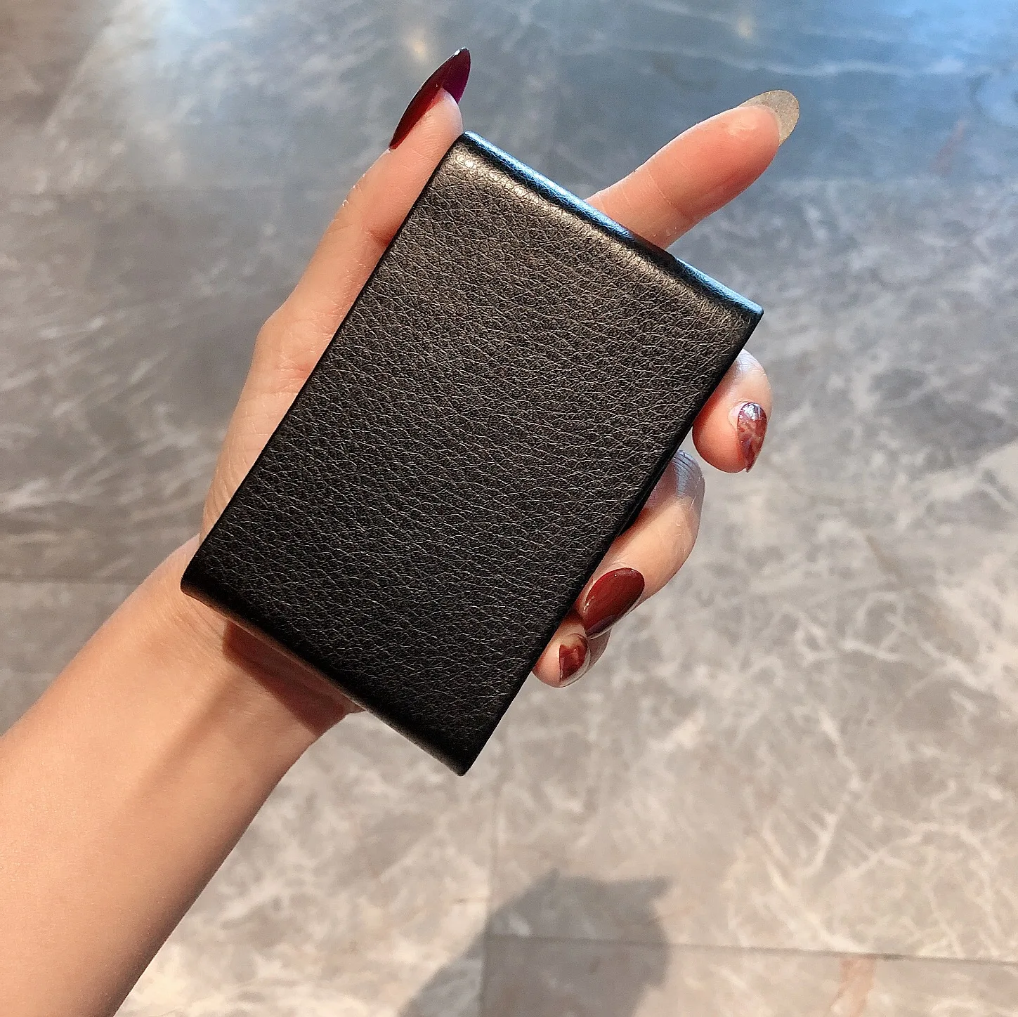 

Sparkling Ciggarettes Case with Rhinestone Metal Leather Anti-pressure Portable Smoke Accesoires Cigerette Storage Box for Women