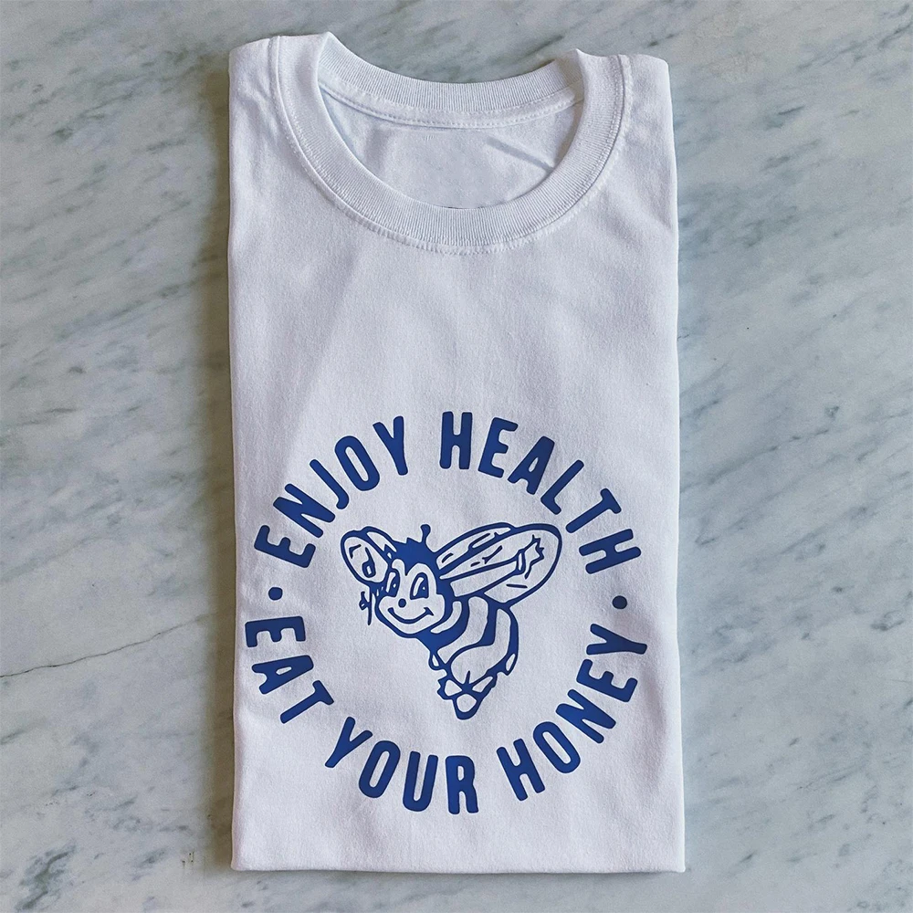 Женская футболка с забавными пчелами Enjoy Health Eat Your Honey круглым вырезом