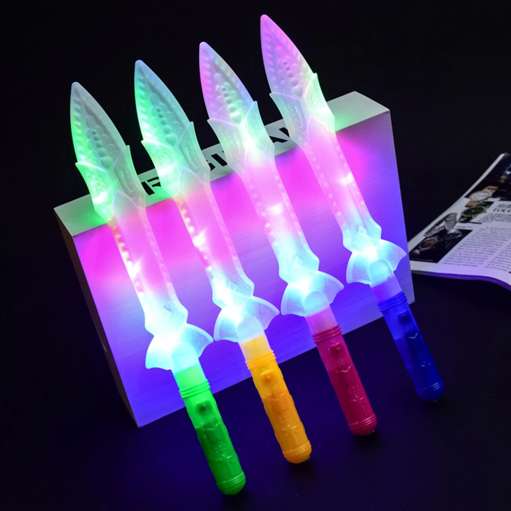 Имитация меча индукционный топор детские пластиковые подарки Cutlass УФ мигающие
