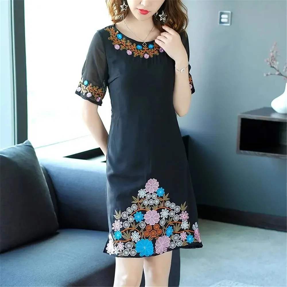 

Women's Chiffon Dress Summer 2021 Fashion Elegant Round Neck Solid Color Hedging Business Attire Embroidered
