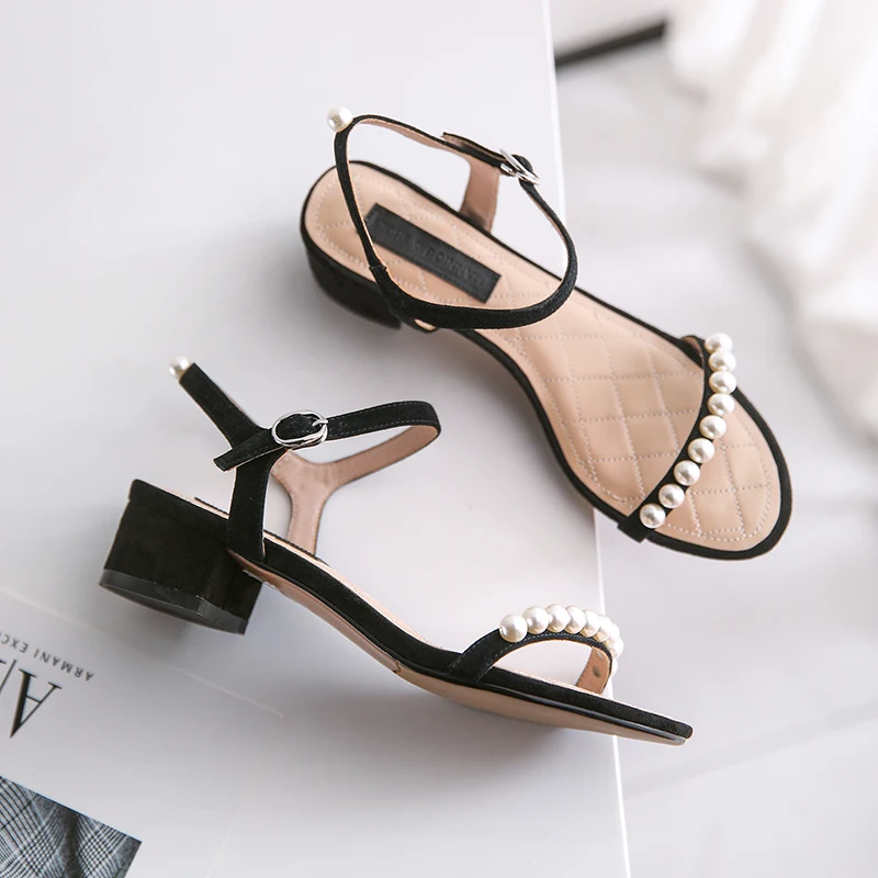 Женские сандалии с ремешком и пряжкой пляжные на толстом среднем каблуке