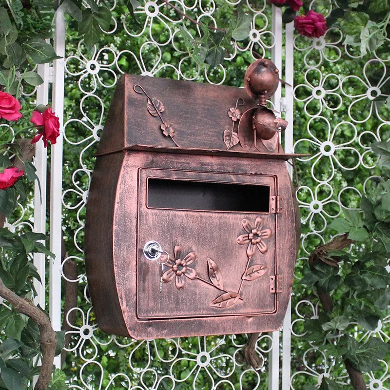 Wrought Iron Wall-mounted Mailbox Idyllic Retro with Lock Waterproof Outdoor Mailbox Weeding Shooting Props Decoration Ornaments