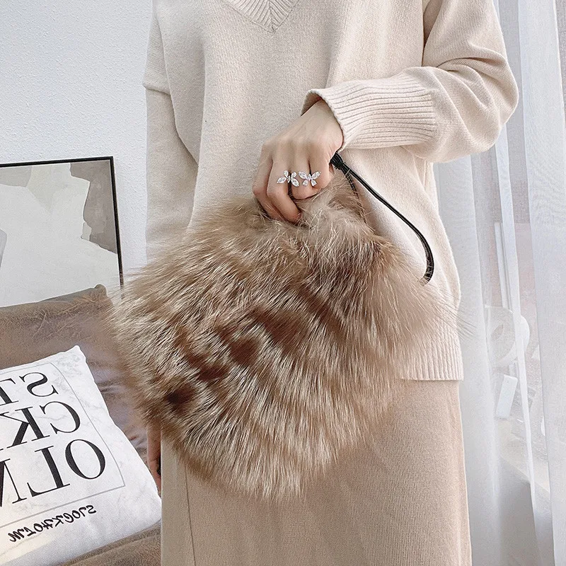 The New Fox Fur Bag Female Autumn And Winter Diagonally Across The Whole Leather Real Fur Fur One Shoulder Chain Bag