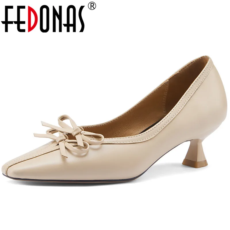 

FEDONAS/Милая женская обувь на каблуке; Коллекция 2021 года; Сезон весна; Женская обувь с бантом-бабочкой; Женская обувь из натуральной кожи для св...
