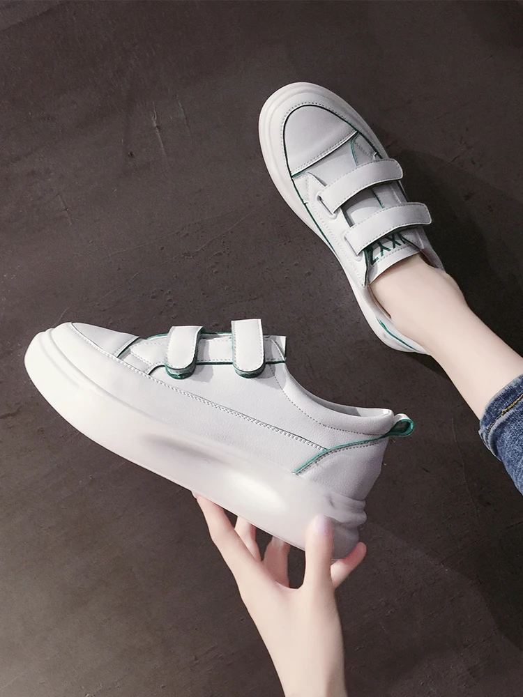 

Basic Magic White Shoes Female Foreign Single Shoes 2019 New Students Wild Stickers Thick Bottom Muffin Casual Sneakers Shoes