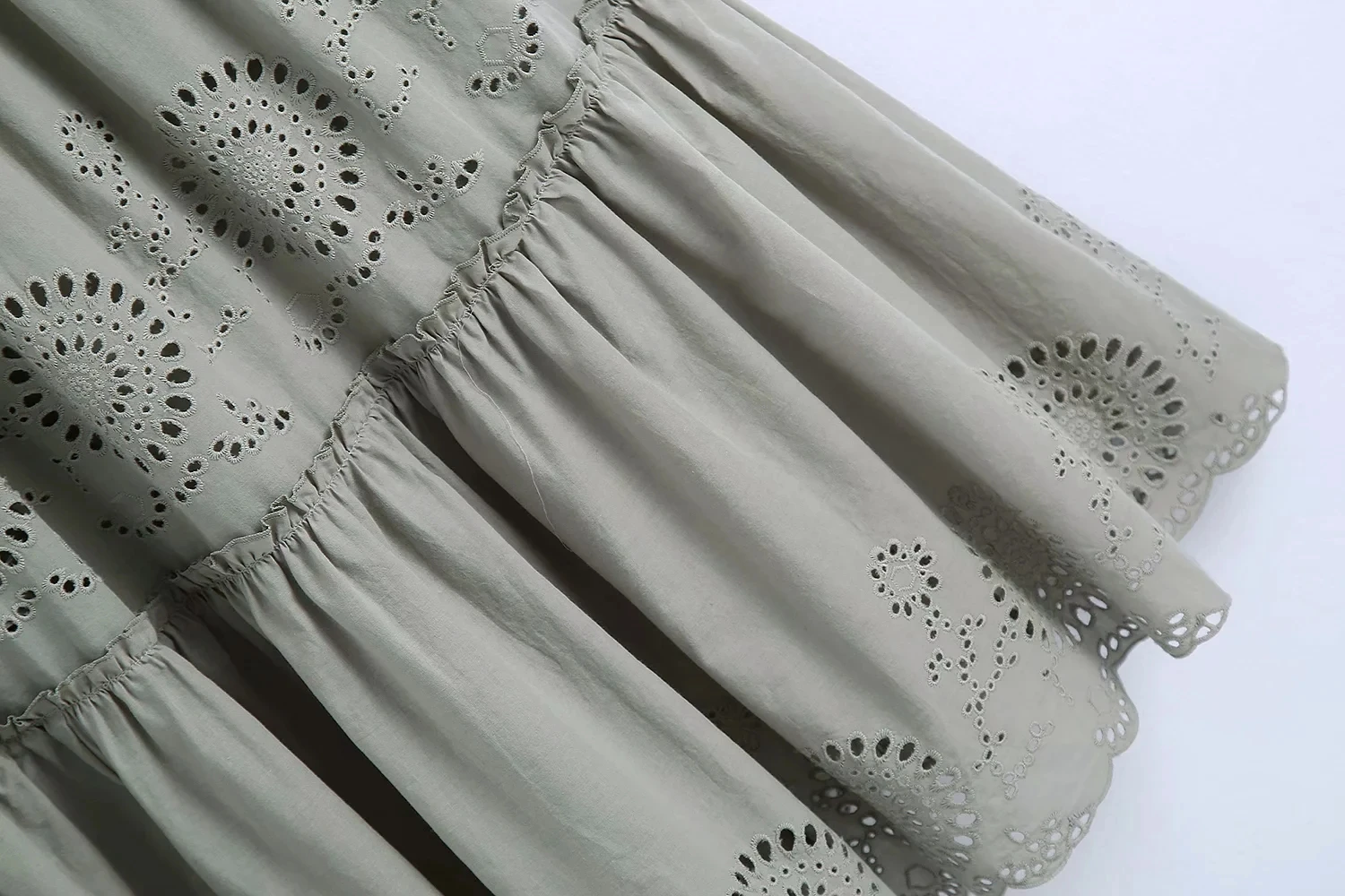 

XNWMNZ 2021 women Lace up shoulder strap elastic bust cutwork embroidery Ruffled long Dress women's Green casual summer dresses