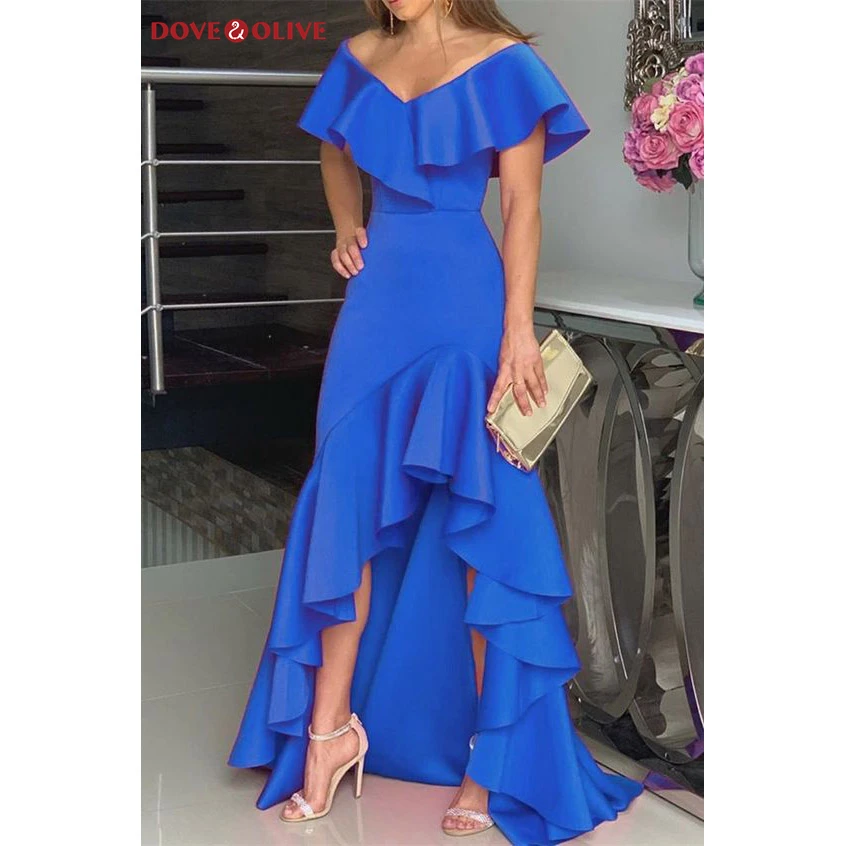 

Женское платье на выпускной, с открытыми плечами и оборками