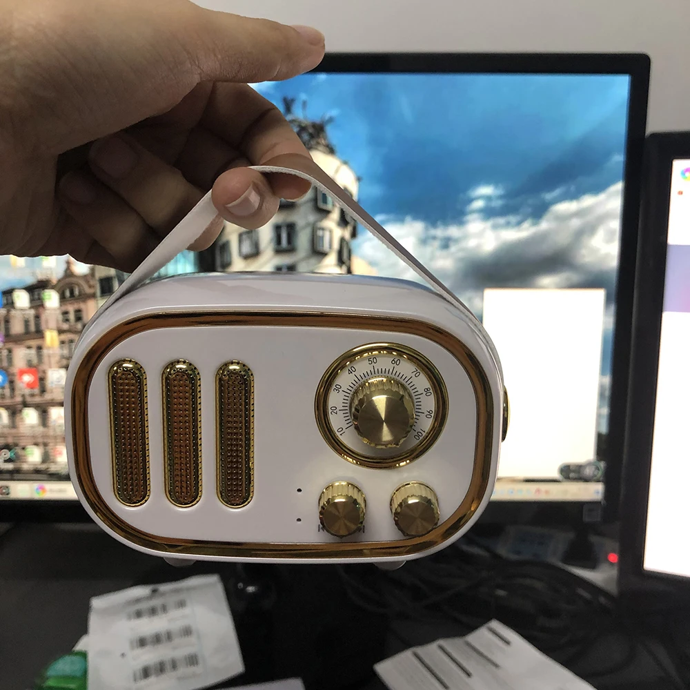 Digital FM radio multi-function MP3 player wooden handle portable retro bluetooth speaker support TF card / USB input | Дом и сад