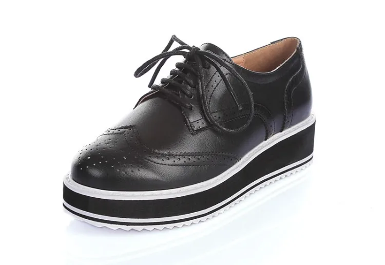 Женские туфли лодочки на платформе и толстом каблуке ажурные шнуровке с