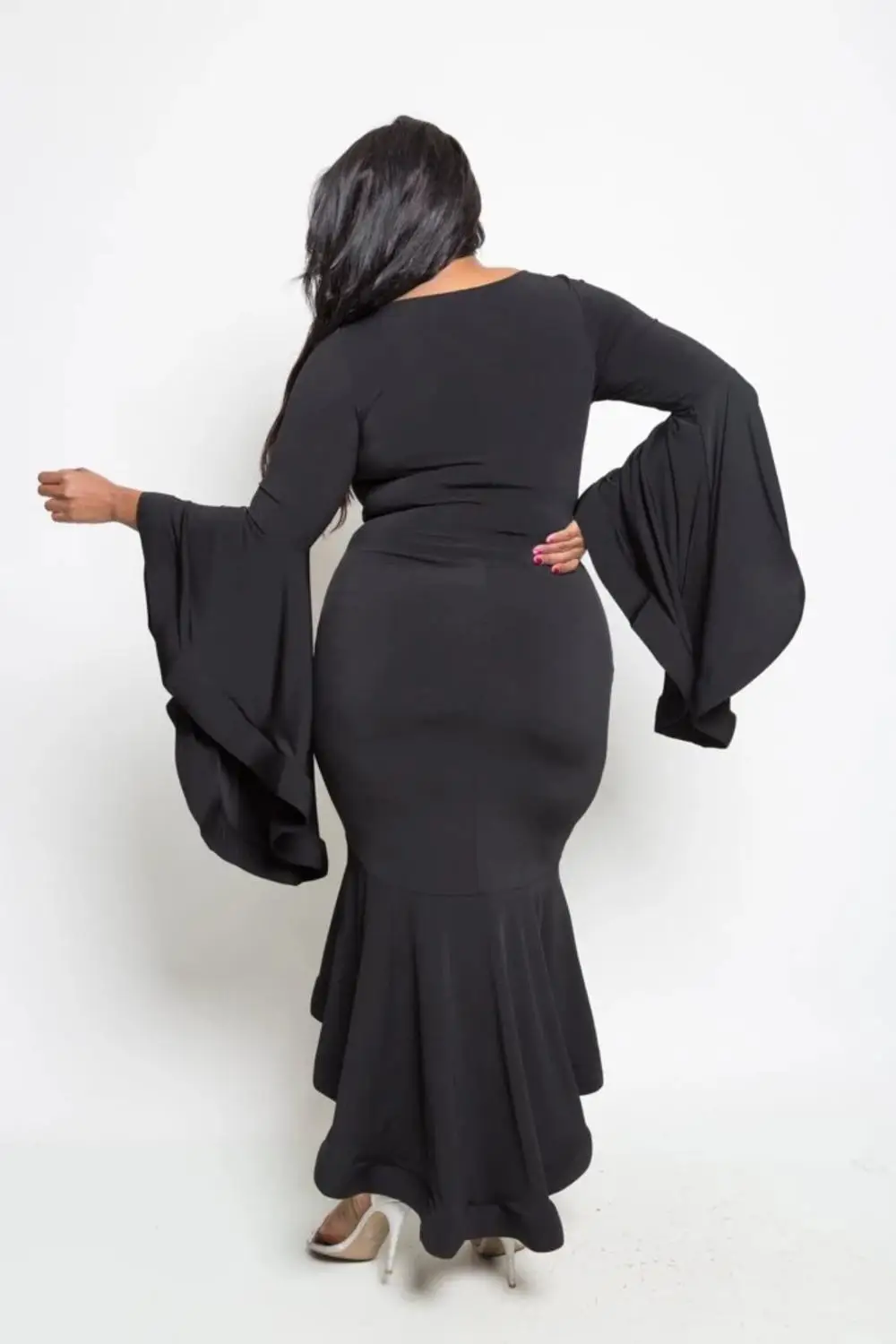 Женское вечернее платье с оборками Черное длинное облегающее большого размера 4xl