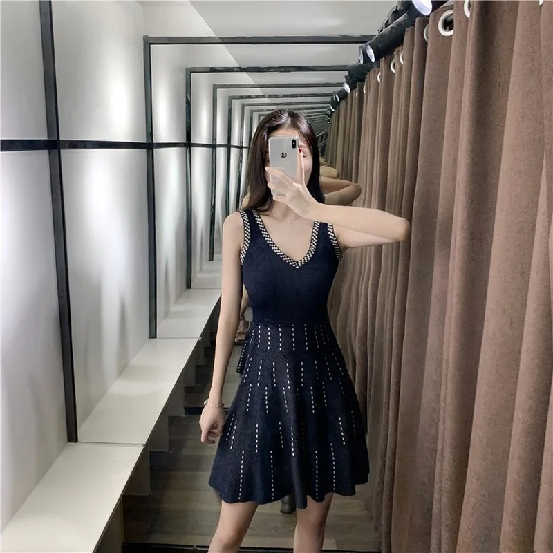 Новинка 2020 летнее платье женское повседневное клетчатое без рукавов мини с v
