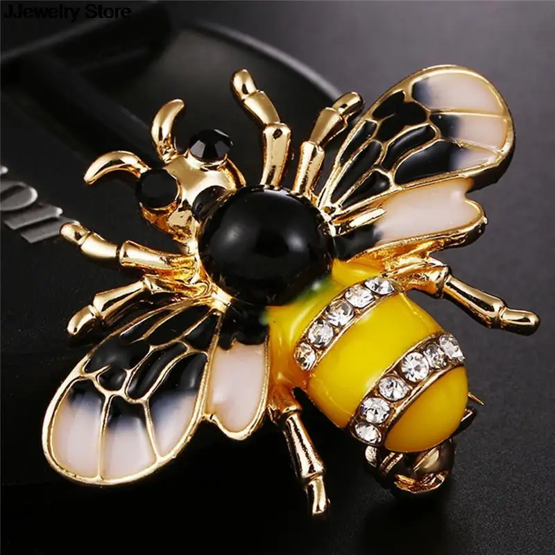 Брошь в виде пчелы