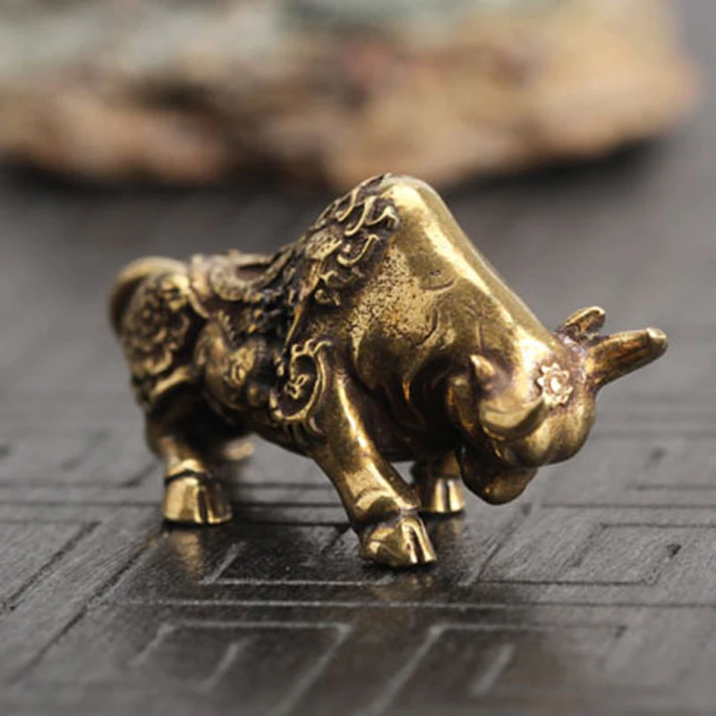 

Vintage Copper Bullfighting Statue Miniature Animal Ornament Bronze Antique Home Desk Decoration With Handmade Lines