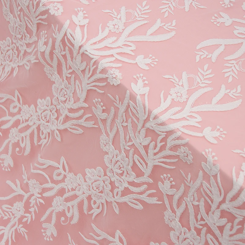 Мягкая марлевая ткань трехмерная вышивка с белым молочным шелком tissu высокого