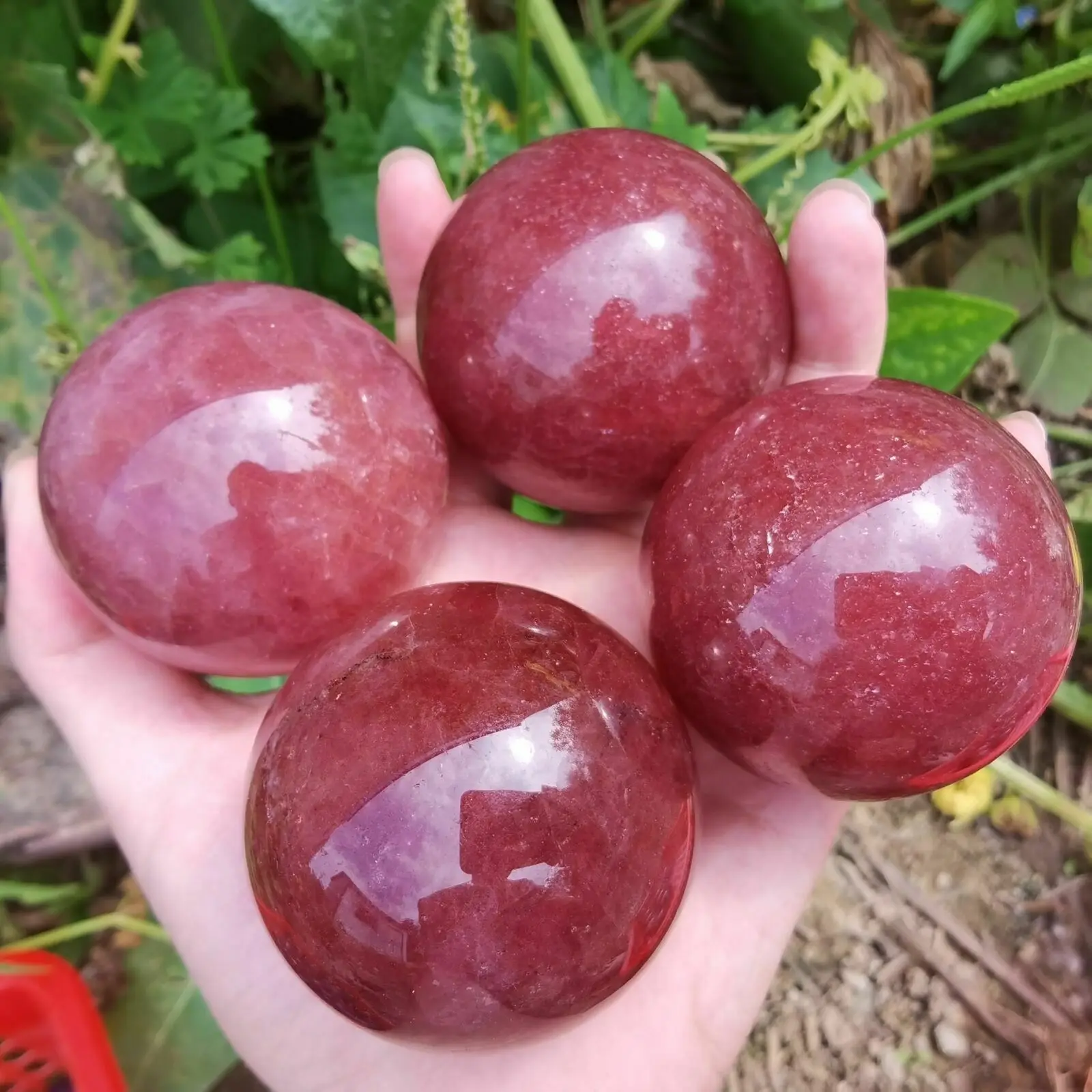 

Natural strawberry quartz ball crystal ball Reiki therapy