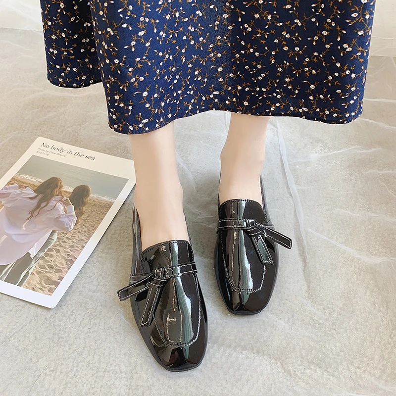 

2019 Autumn Flats Basic Shoes Women Loafers Patent Leather Metal Decoration Fashion Ladies Falt Shoes Brand Women Shoes