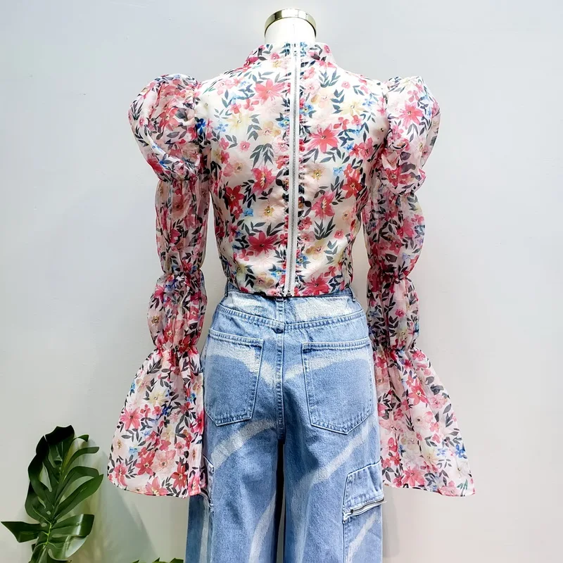 Милая женская короткая рубашка с длинным рукавом и воротником-стойкой