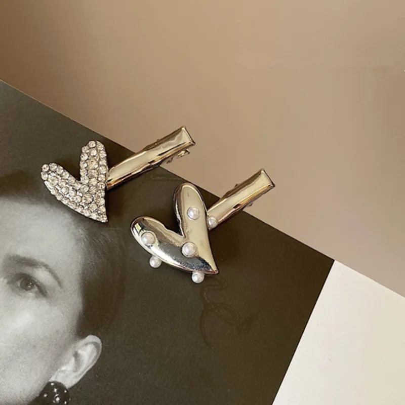 Заколки для волос с кристаллами и жемчугом серебристые |