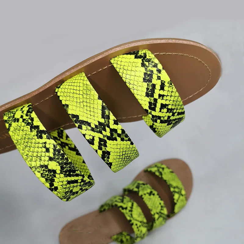 Женские летние крутые шлепанцы удобные пляжные для улицы мягкие сланцы со