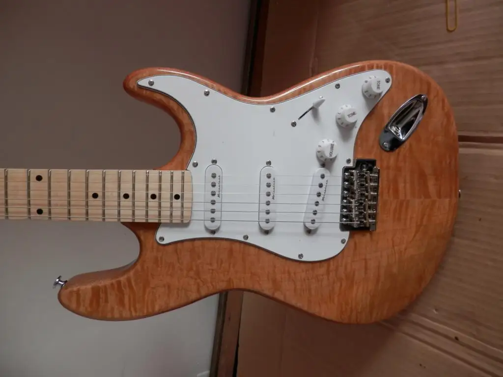 wholesale st Electric Guitar Free shipping brown Guitar 10yue25