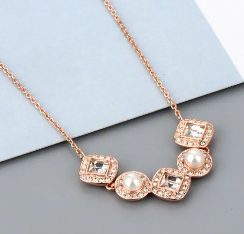 

High Quality Elegant Pearl Necklace Type Chain Up Clavicle Crystal Female V-shaped Flicker Round Women Ladies Pendant Girls