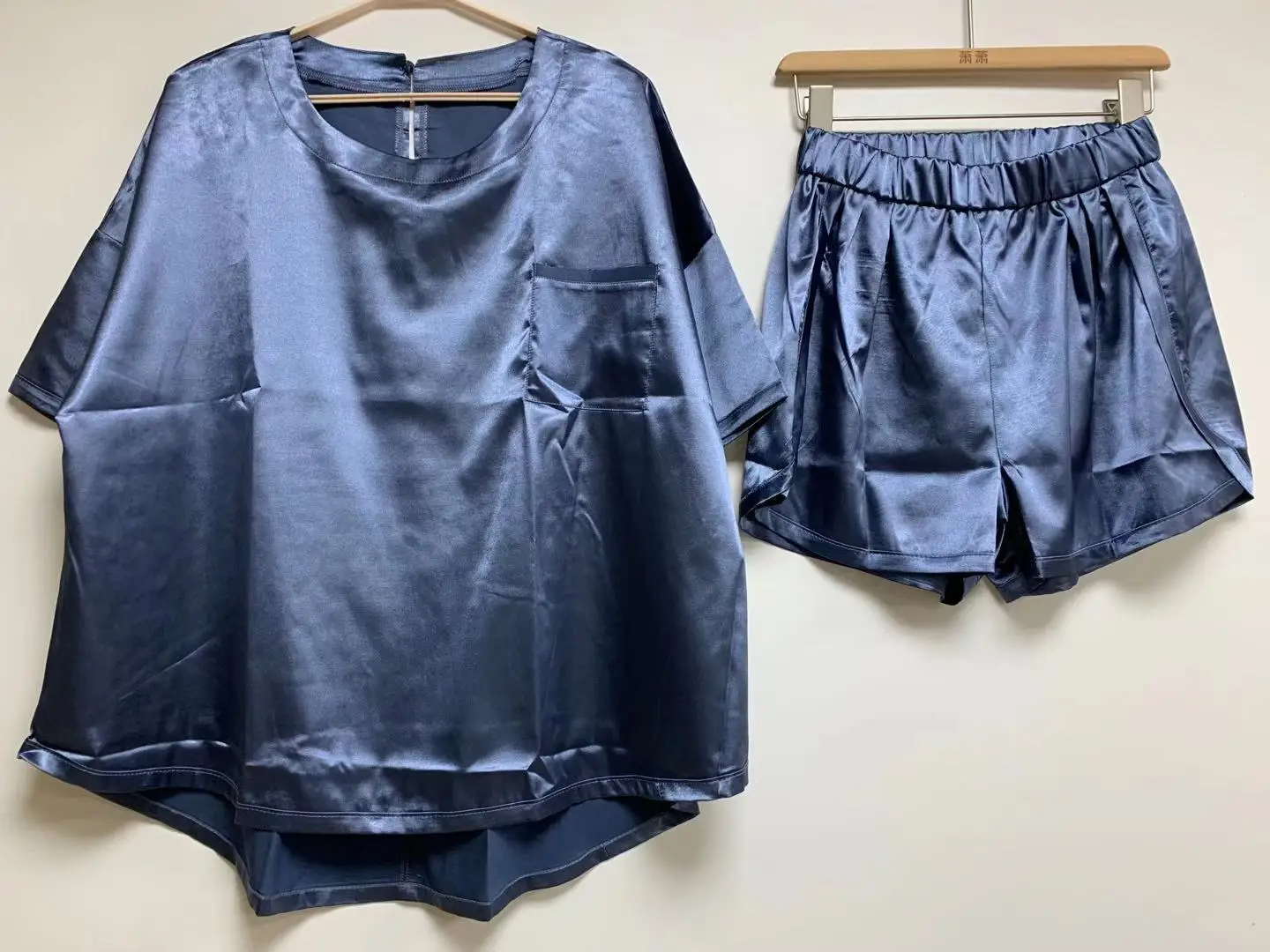 

Zoulv 2021 Spring Silk Like Short Sleeve Shorts Suit Home Wear Silky Touch Pocket Half Sleeve O-neck Top Loose Shorts Women's