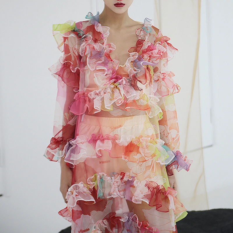 Платье с оборками TWOTWINSTYLE весеннее платье v образным вырезом и длинным рукавом