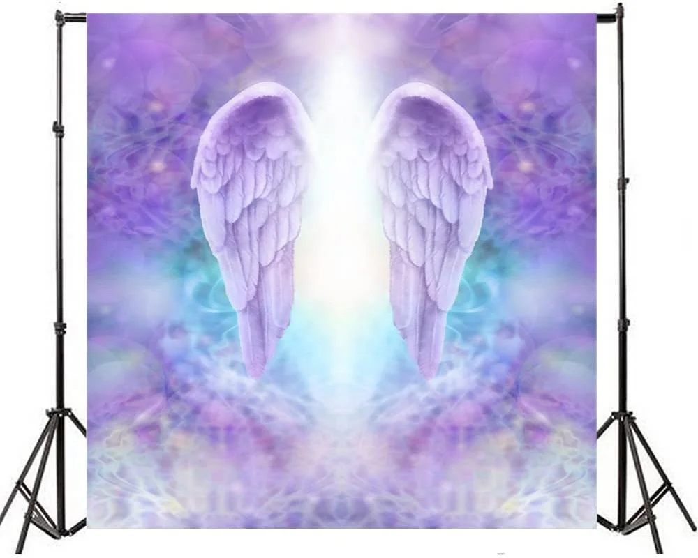 Сказочный фон для фотосъемки с изображением крыльев Ангела пером мечты Святой
