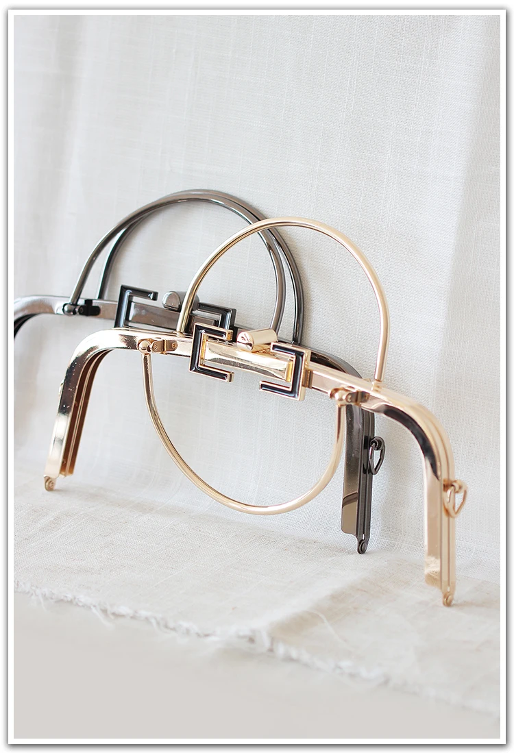 

Dailylike DIY Metal Purse Clasp Frame Embossed bronze Vintage Metal Purse Frame Bird Making Kiss Clasp Handle Bag Accessories