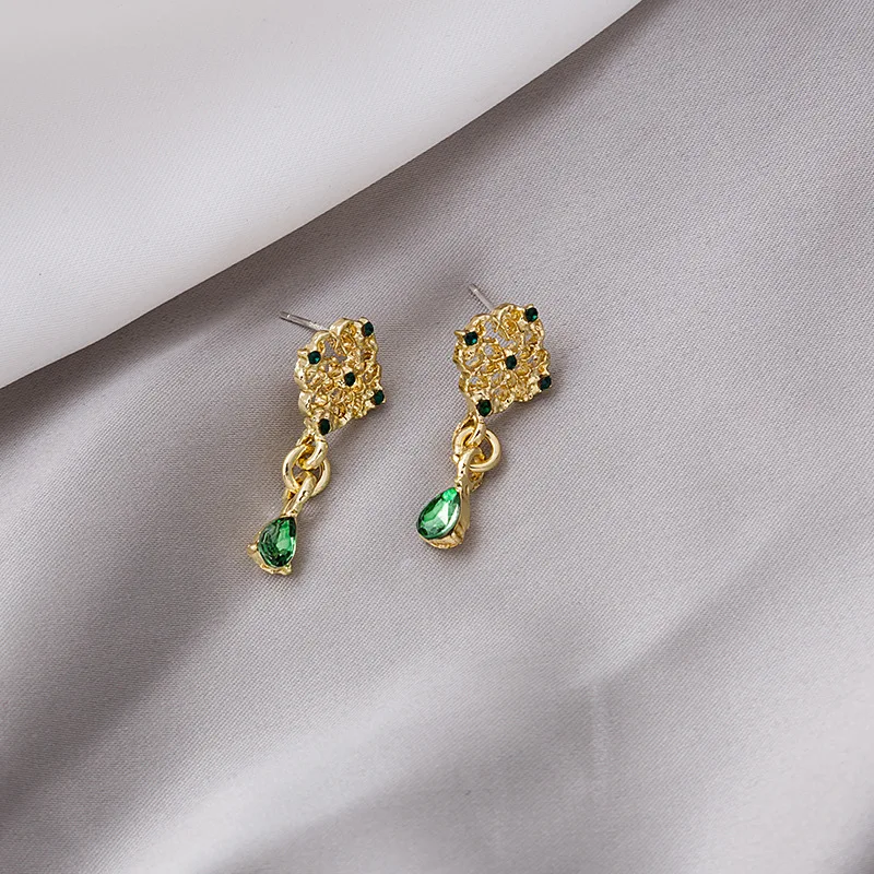 

Women's Earrings Lace Baroque Ear Hook Pendant Gold Color Vintage Metal Retro Earring 2021 Trendy Fashion Female Jewelry