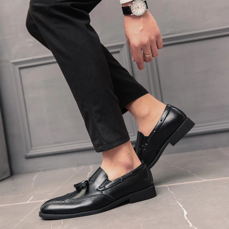 

2021 New Slip on Men Brogues Formal Shoes Men Leather Loafers Male Boat Shoes Luxury Brand Flat Comfortable Dress Shoes
