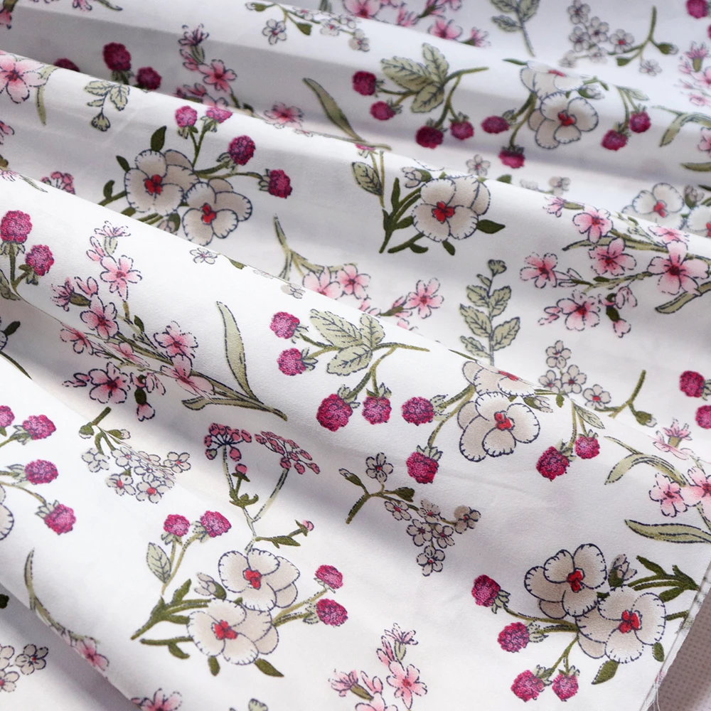 Белая с красными цветами 100% хлопковая ткань для шитья платьев детской кроватки