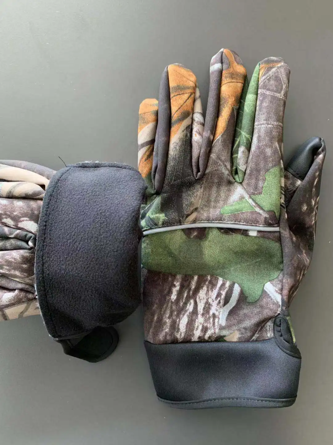 

Men And Women Jungle Leaf Gloves Non-Slip Plus Velvet Camouflage Leaf Gloves ST-5098