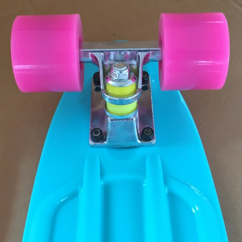 

Hot-Mini 22-Inch Skateboard, Suitable for Beginners or Professionals with High Rebound PU Wheels