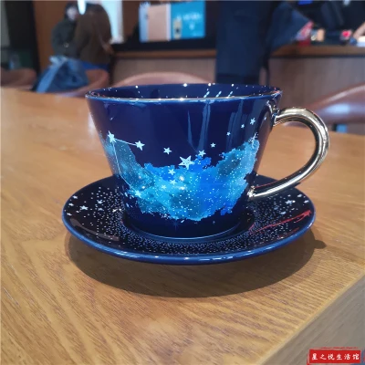 

Copo e pires estrelado em céu combinação, azul, elegante, conjunto de utensílios para mesa, cerâmica, copo de água