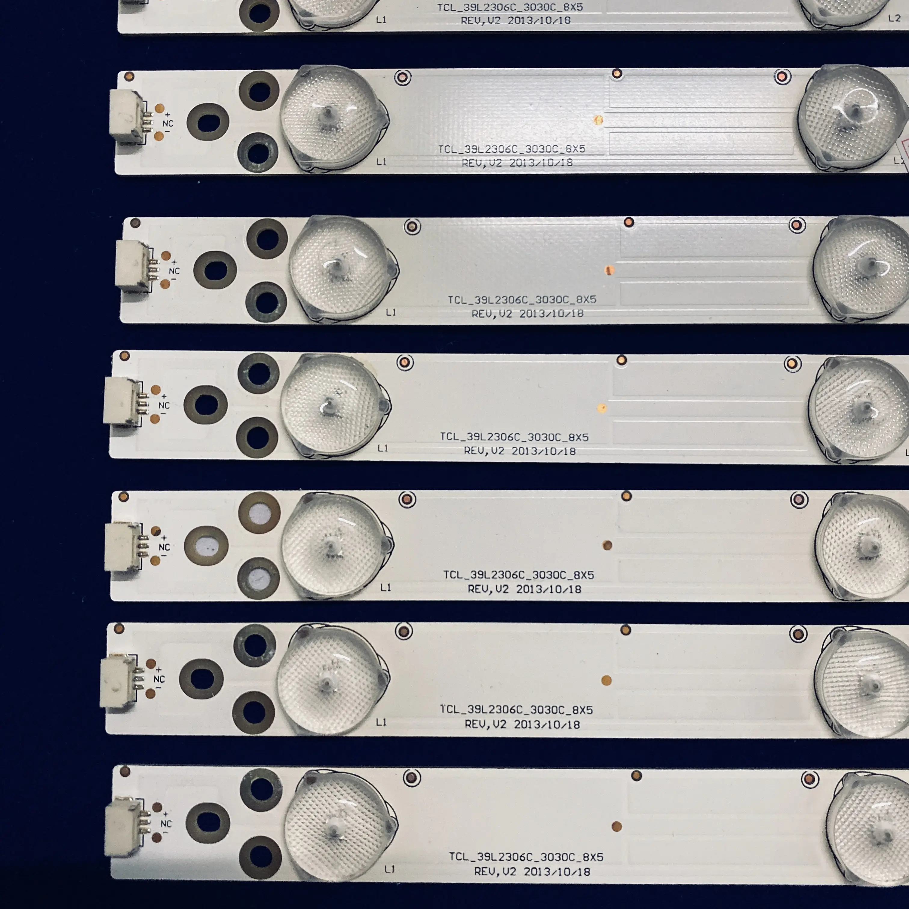 FOR To sh iba 39inch 39L2306C 39L2309C LCD LED Strip 4C-LB39T0-YHB TCL_39L2306C_3030C_8X5 | Лампы и освещение