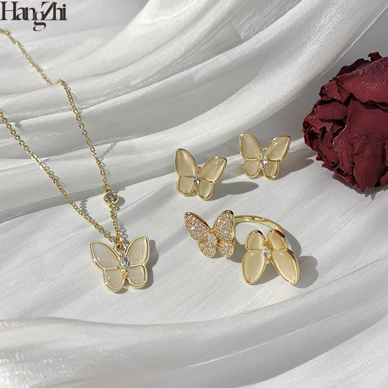 

HangZhi 2020 New Korean Romantic Transparent Crystal Opal Rhinestones Butterfly Pendant Gold Metal Link Chain Necklace for Women