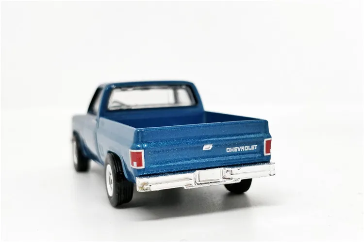 

Greenlight 1:64 1981 Chevrolet C20 Custom Deluxe Diecast Model Car Loose