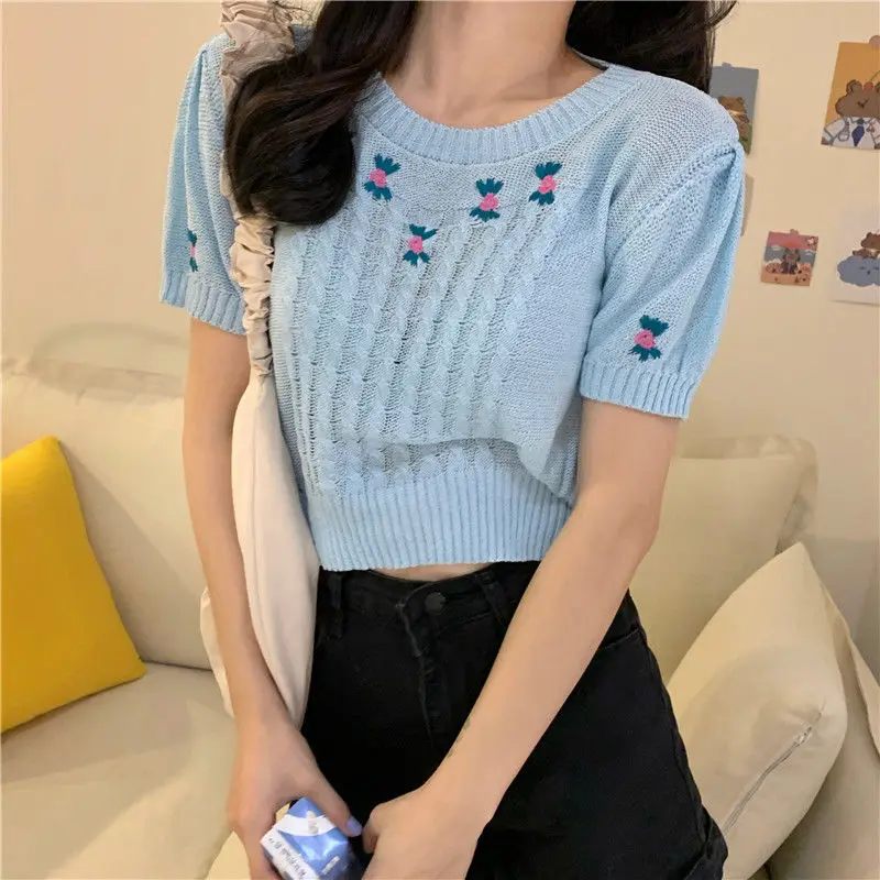 

Woman TShirts Clever Odd Girl National Small Embroidered Flower Knitted Top Summer Crop Top Mujer Camisetas