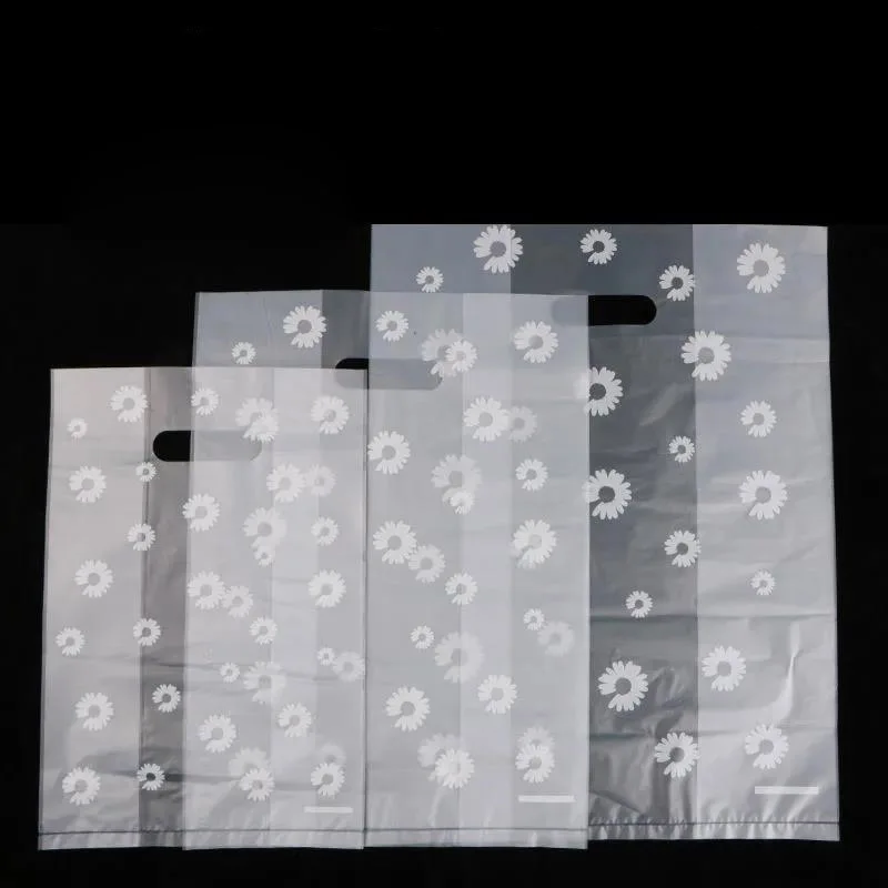 

Пластиковые подарочные пакеты с лепестками цветов, 50 шт., пластиковые пакеты для покупок с ручкой, Рождественская сумка для подарков на свад...