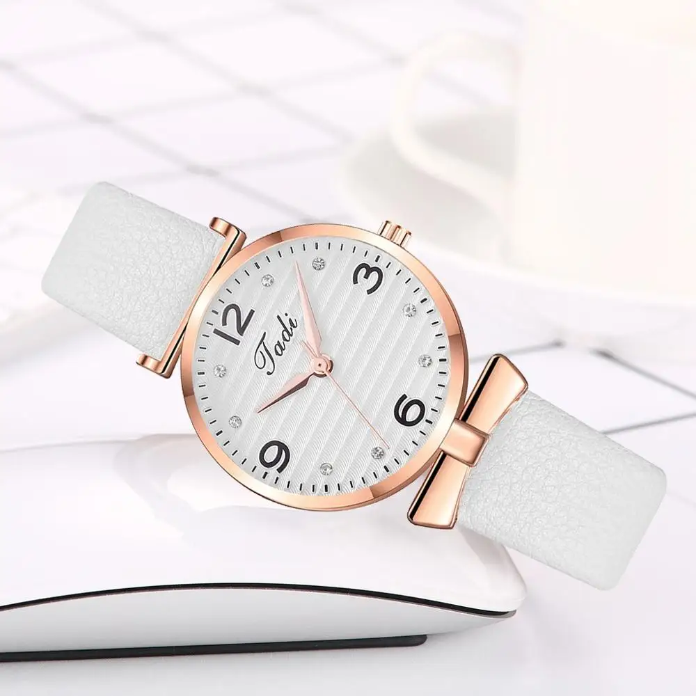 Женские часы стразы женские кварцевые с большим циферблатом и кожаным ремешком