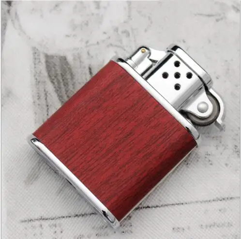 Металлическая зажигалка с резиновым покрытием в стиле ретро газовая красным