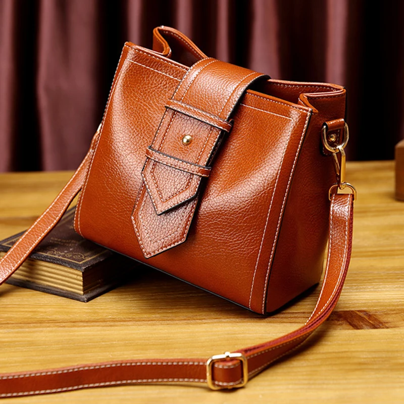 

Черные, красные кожаные сумки для женщин, корейская мода, вместительные женские сумки через плечо из искусственной кожи в наличии, женская с...