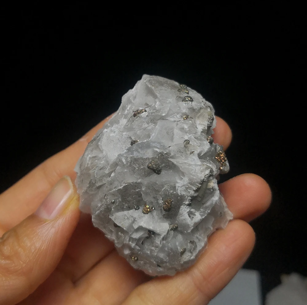 68g натуральных камней и минералов рок кальцит с кристаллами Колчедана провинции