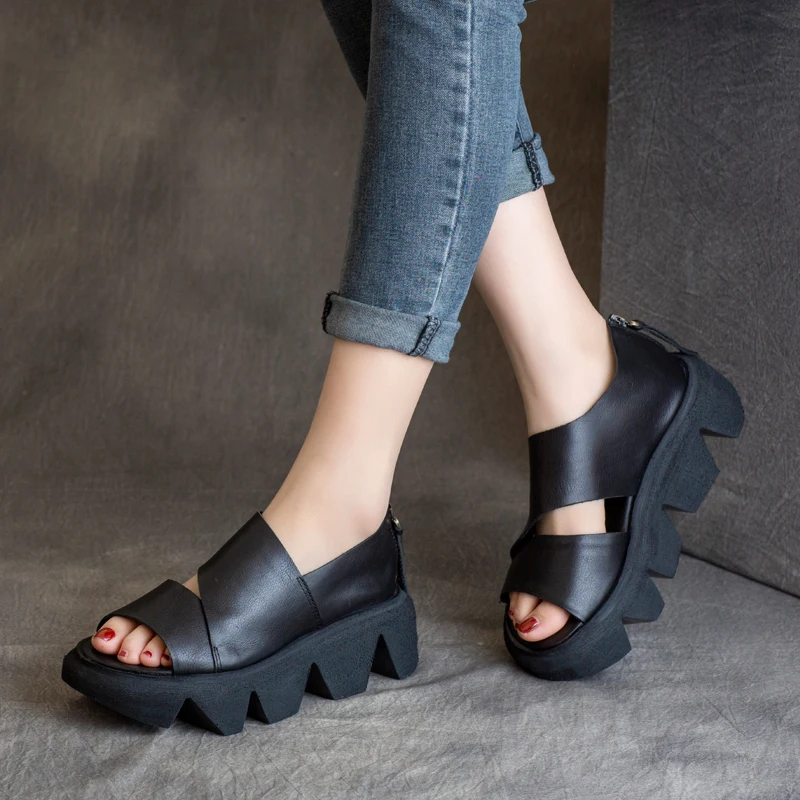 Женские кожаные сандалии черные повседневные летние туфли на танкетке с