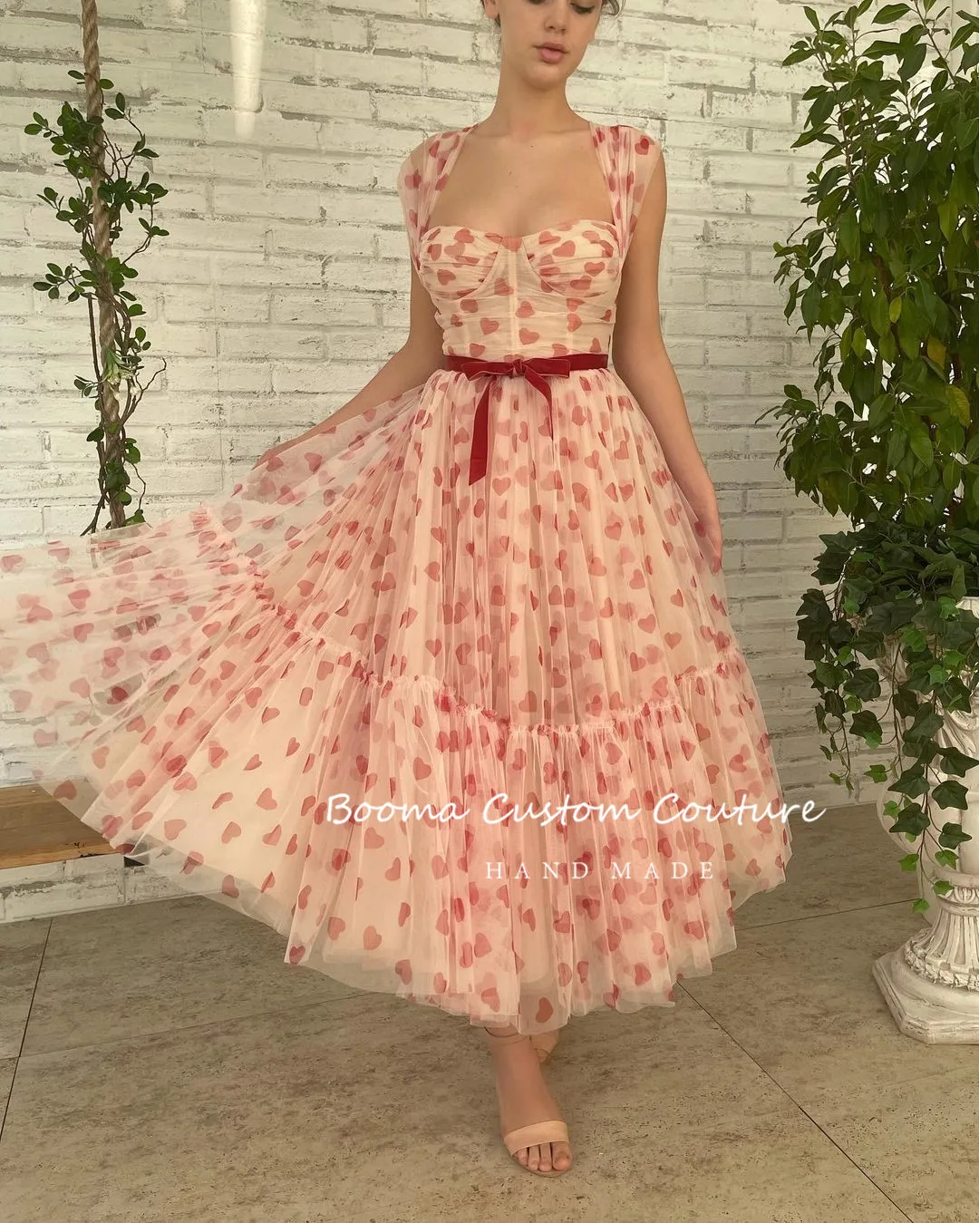 Платье для выпускного Booma 2022 Hearts Tulle A-Line Midi с открытой спиной, бантом и длиной чаян.