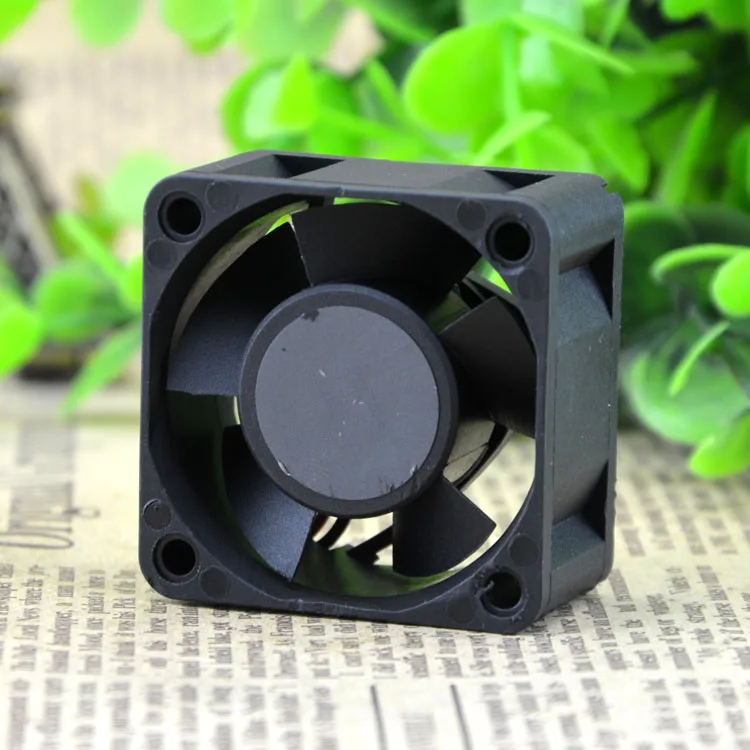 

Sunon Taiwan SUNON KDE2404PKV2 24V 0.8W 4020 4CM 3-Wire Oily Fan